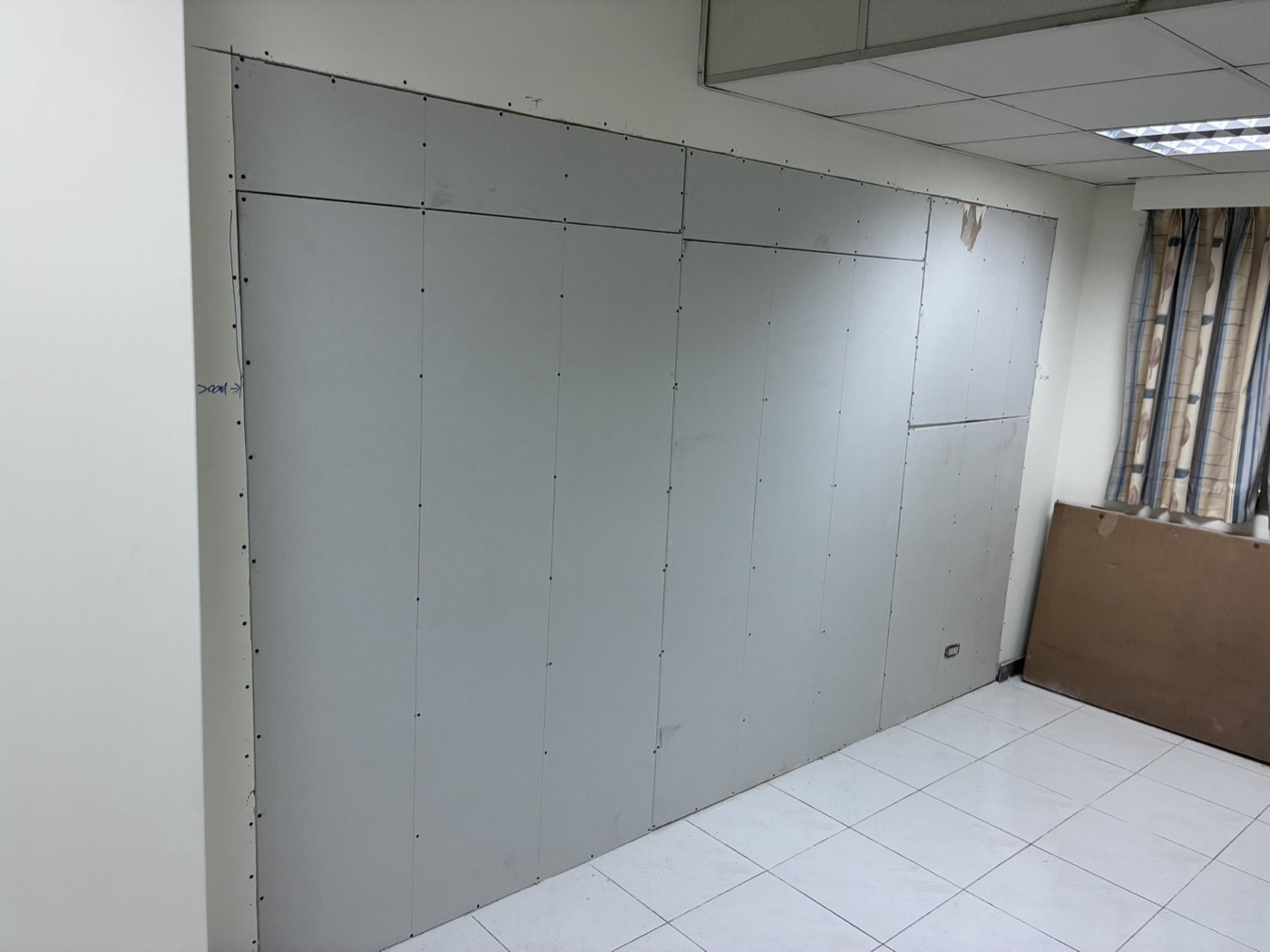 商業空間隔間施工現場
