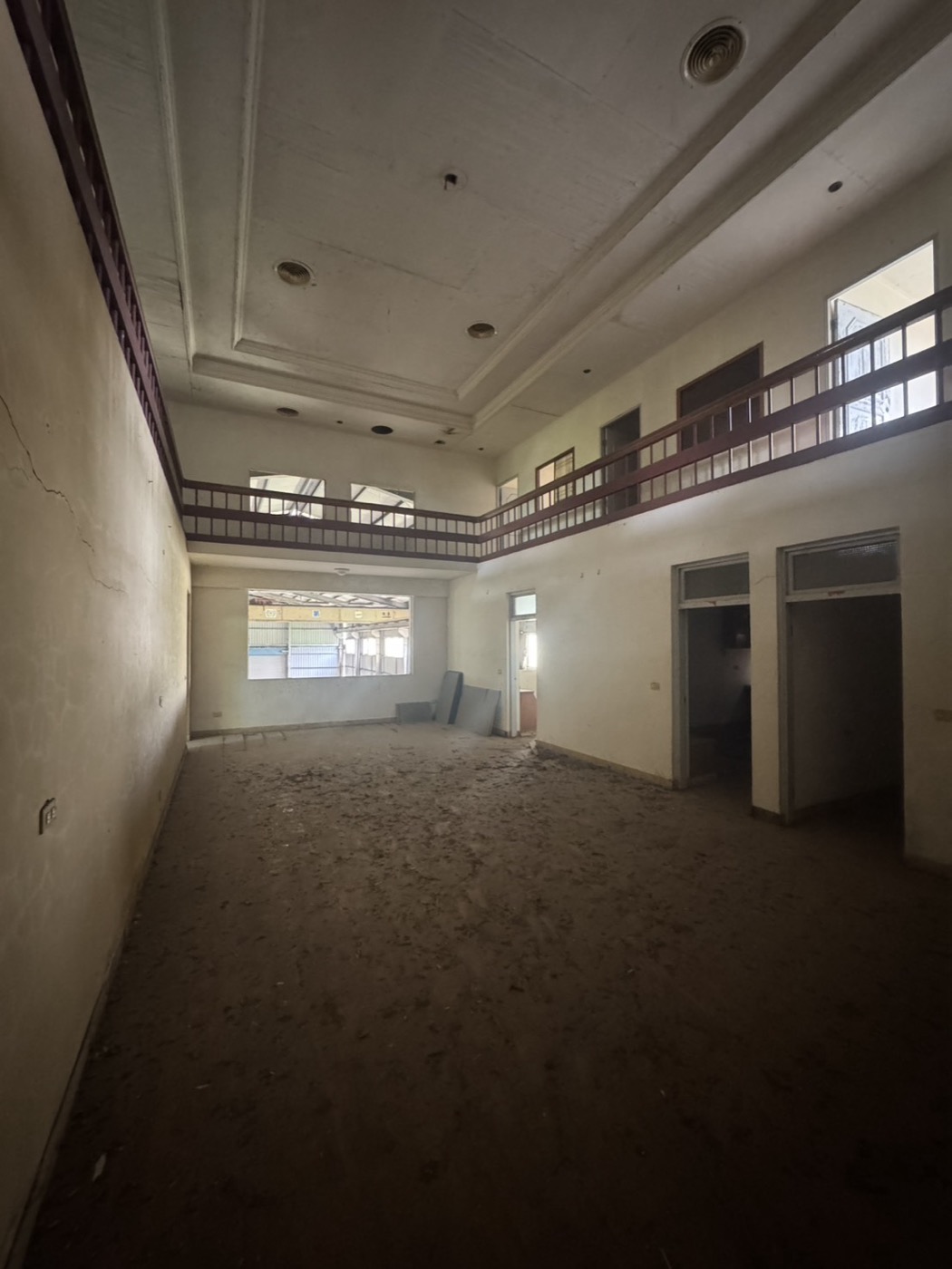 老屋翻新前確認的大型既有室內空間與結構現況
