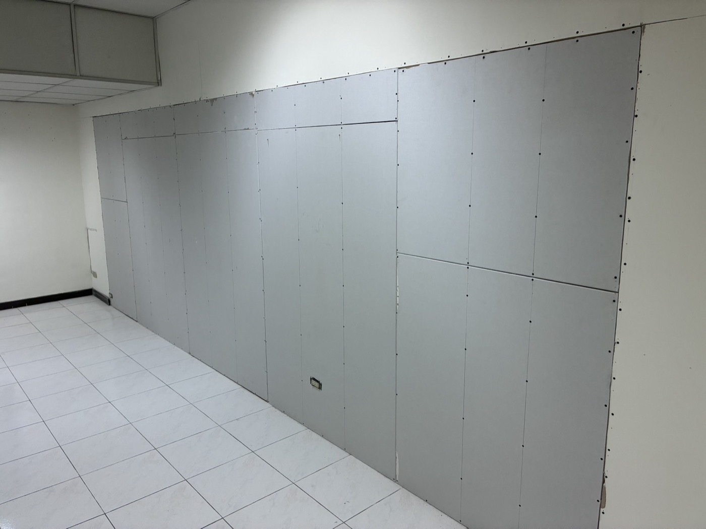 室內隔間與天花工程進度紀錄